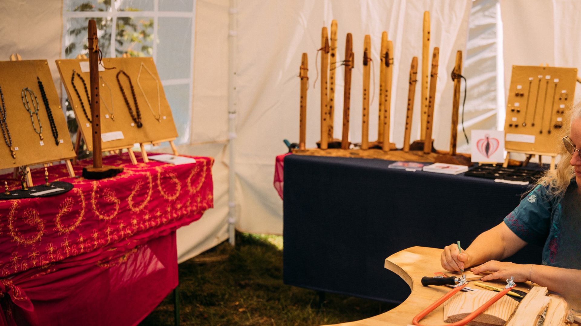 Marktstand Yoga und schamanische Festivals Soul IN Art Albflöte